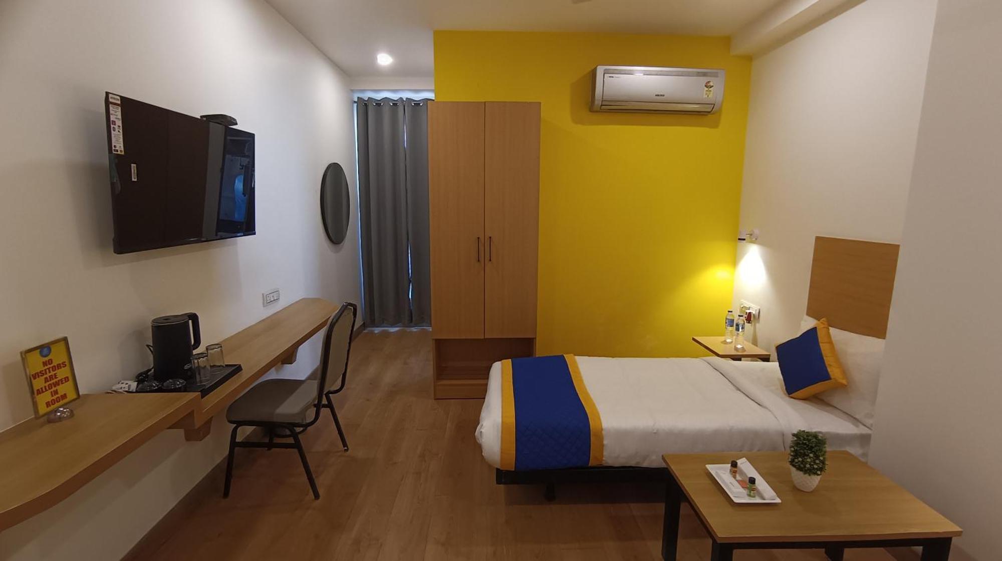 Aamantran Residency Hotel, Sohna Road, Sector 49, Gurugram Gurgáon Kültér fotó