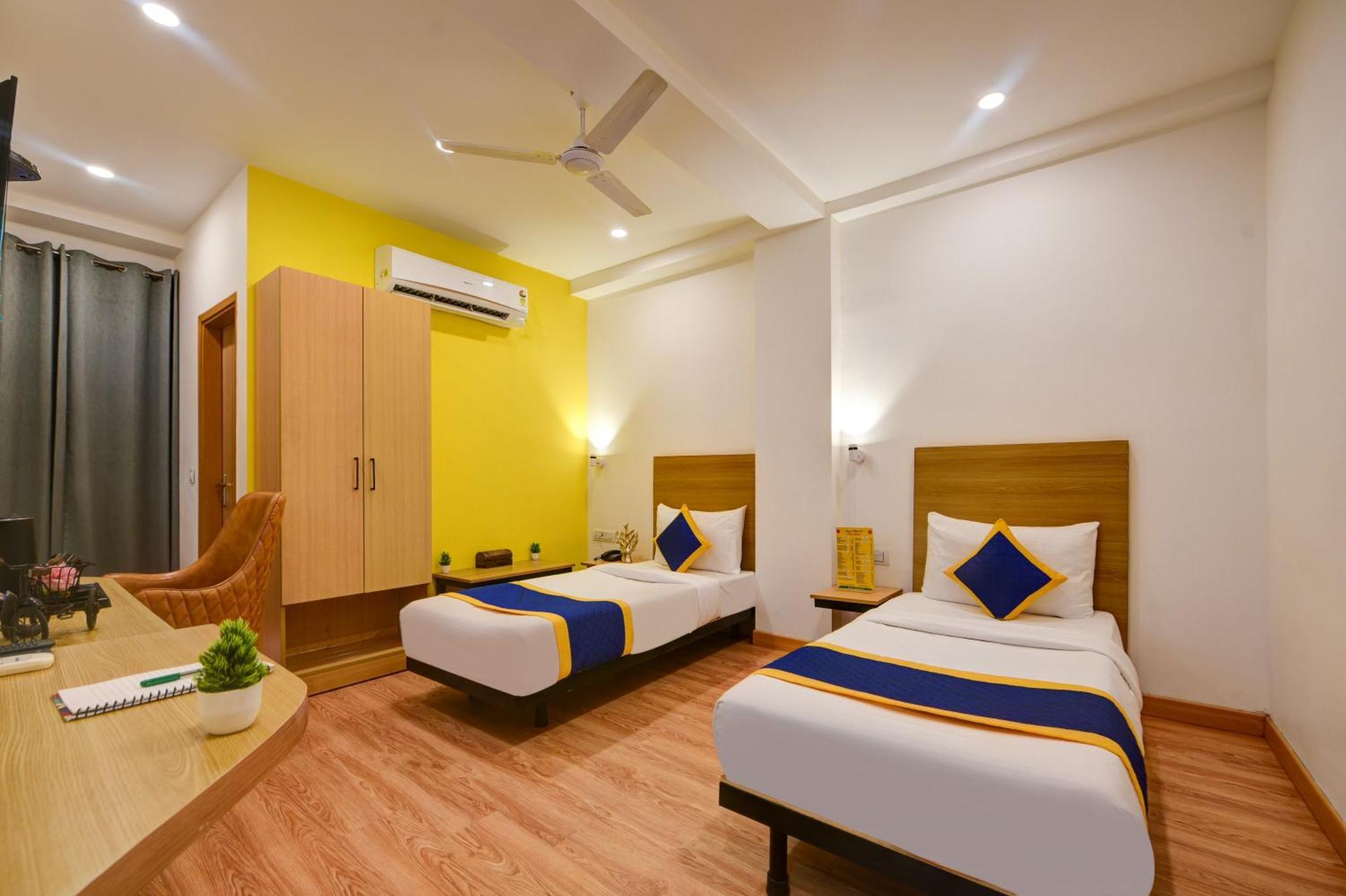 Aamantran Residency Hotel, Sohna Road, Sector 49, Gurugram Gurgáon Kültér fotó