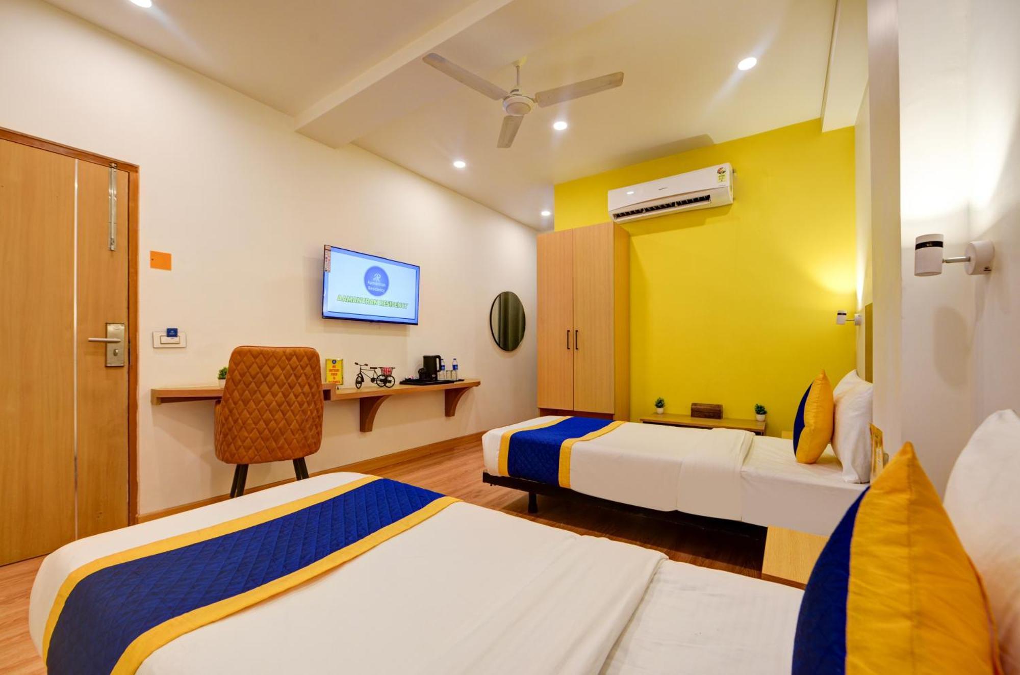 Aamantran Residency Hotel, Sohna Road, Sector 49, Gurugram Gurgáon Kültér fotó