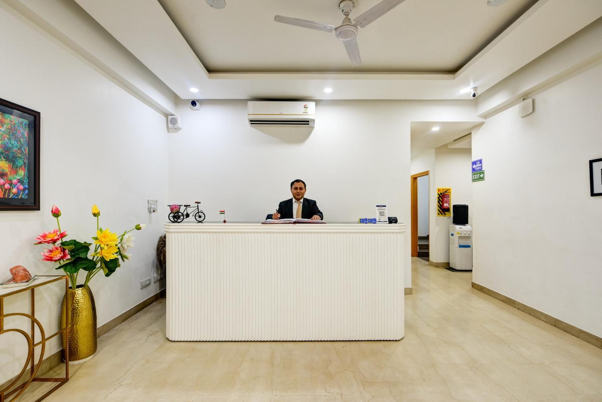 Aamantran Residency Hotel, Sohna Road, Sector 49, Gurugram Gurgáon Kültér fotó