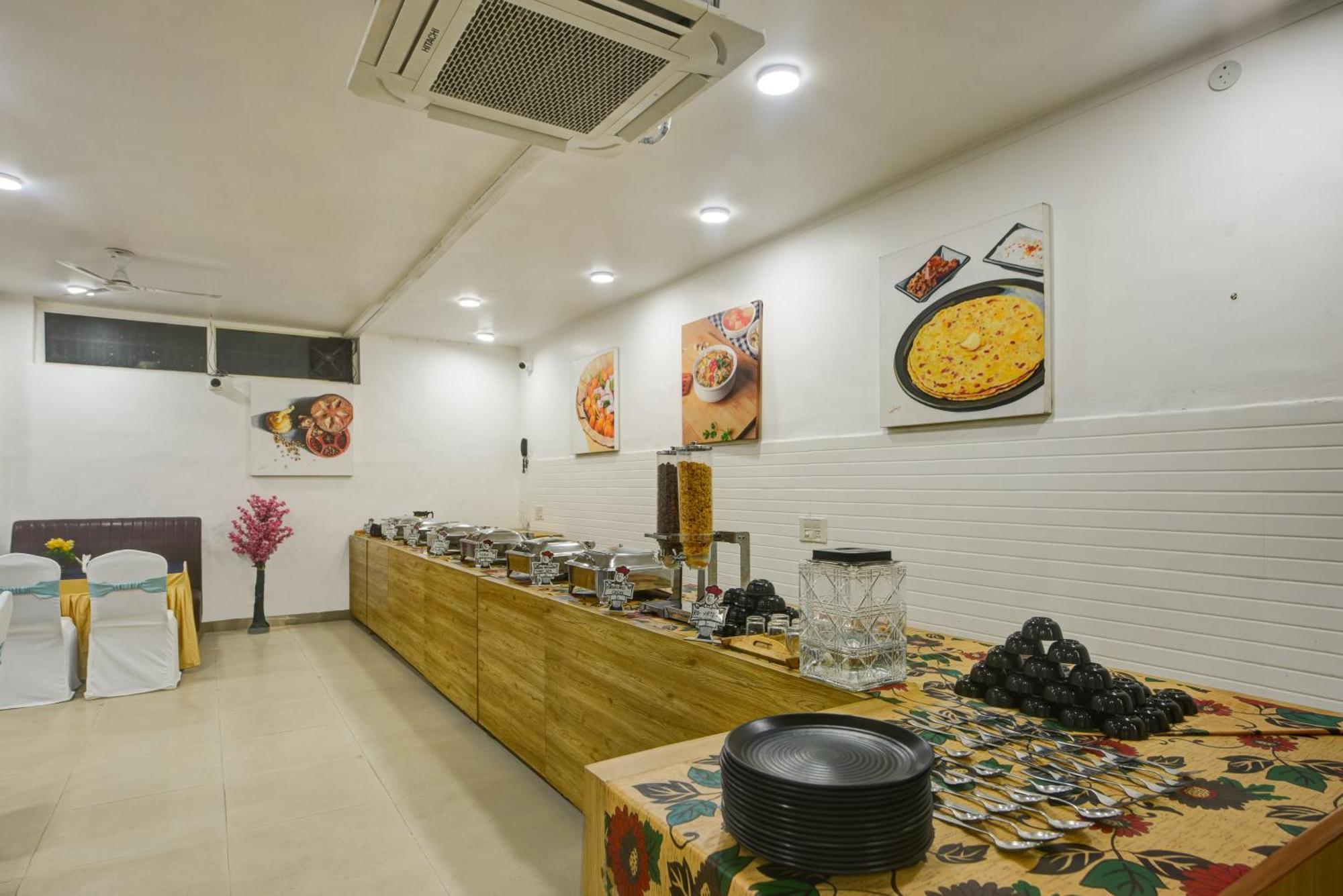 Aamantran Residency Hotel, Sohna Road, Sector 49, Gurugram Gurgáon Kültér fotó