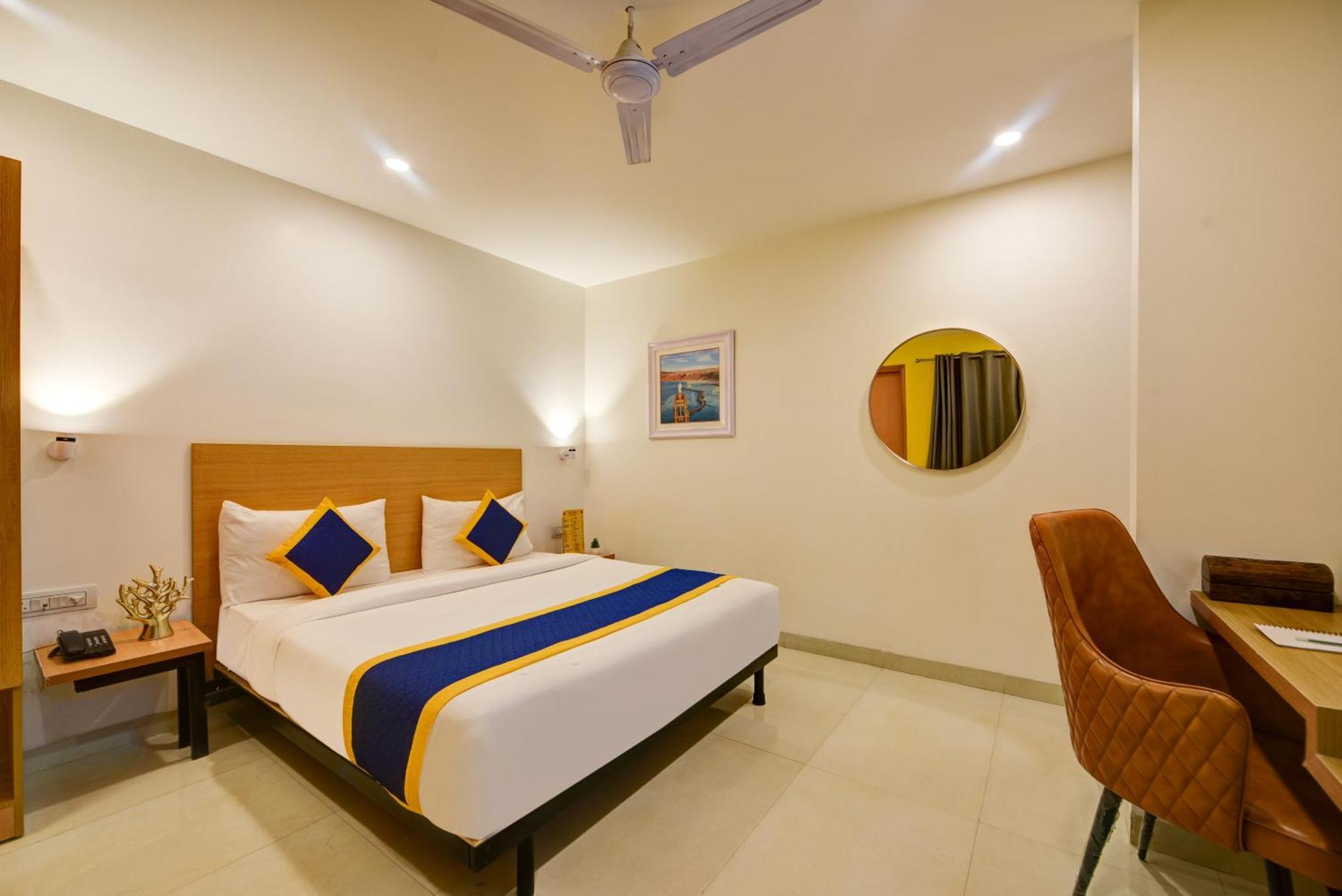 Aamantran Residency Hotel, Sohna Road, Sector 49, Gurugram Gurgáon Kültér fotó