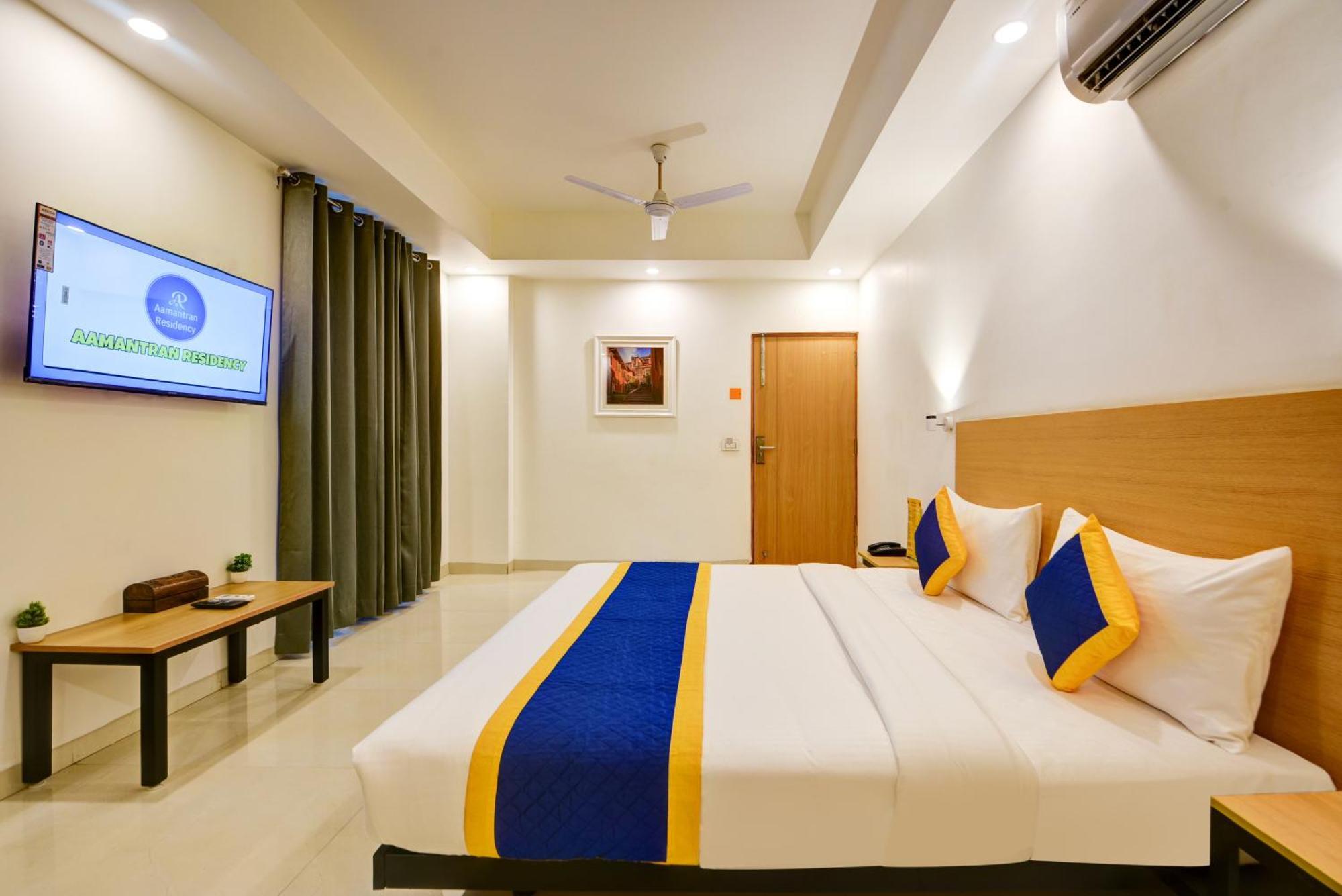 Aamantran Residency Hotel, Sohna Road, Sector 49, Gurugram Gurgáon Kültér fotó